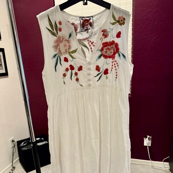 White Sleeveless Linen Johnny Was Dress with Beautiful Floral Embroidery - Picture 1 of 8